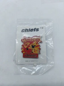 NFL Kansas City Chiefs Coca Cola Helm Pin - Bild 1 von 3