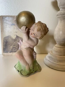 VINTAGE CERAMIC CLASSICAL BOY HOLDING BALL MADE IN JAPAN STATUE FIGURINE - Picture 1 of 9