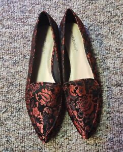 MONROE & MAIN Womens  Slip On Shoes Size 11 M RED/BLACK JAQUARD POINTES  NEW