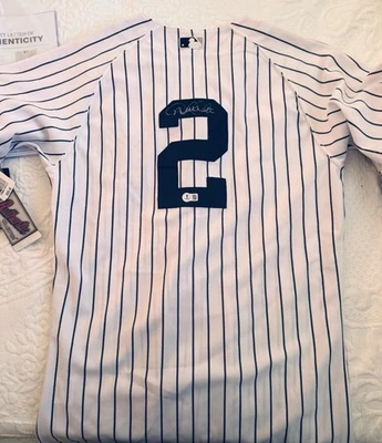 Camiseta Auténtica Derek Jeter Firmada/Autografiada 40 NY Yankees Beckett MLB HOF Foto 1 de 4