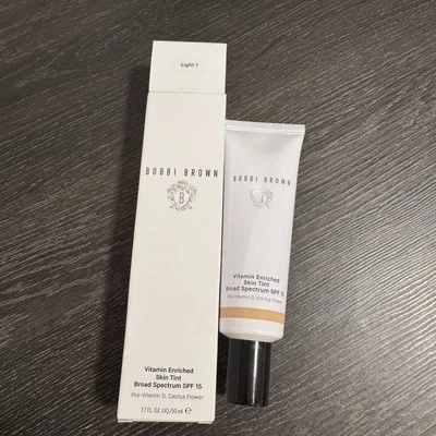 Bobbi Brown Vitamin Enriched Hydrating Skin Tint SPF 15 ~ Light 1~50ml - Image 1 of 4