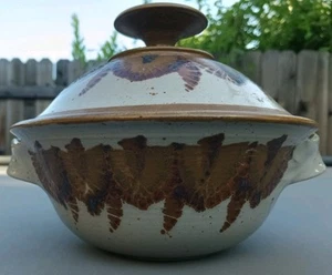 Art Studio Pottery Covered Round Dish Handles Speckle Ware With Design Signed - Picture 1 of 9