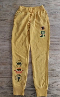 Pantalones deportivos Champion tejido inverso Cobra Kai All Valley Karate amarillos para hombre talla S Foto 1 de 4