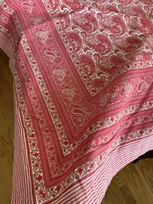 VT Williams-Sonoma Primavera Paisley Mantel Rojo Rosa Floral Cabaña 70”x90” Foto 1 de 4