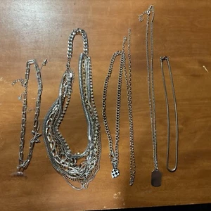 Jewelry Lot Of Necklaces And Chains - Picture 1 of 3