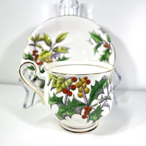 Royal Albert Fiore del Mese #12 Piattino Tazza "Holly" Dipinto A Mano - Foto 1 di 12