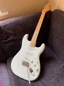 Fender 6-String Stratocaster Polar White + Maple Fingerboard + Gig Bag! - Picture 1 of 12