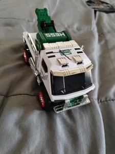 Hess 2019 White Tow Truck Toy Working Lights smaller truck - Picture 1 of 8