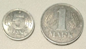 Konvolut DDR Münzen 1 x 1 Mark 1975 A Hammer und Zirkel 1 X 5 Pfennig 1983 A - Bild 1 von 2