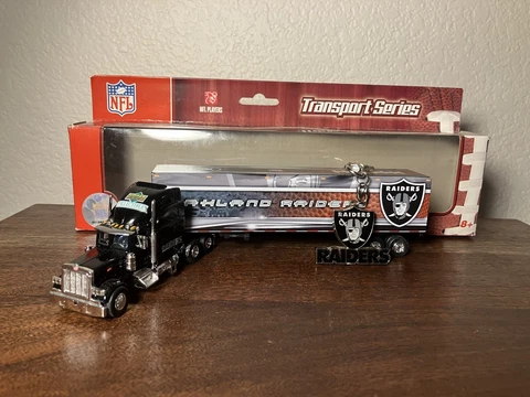 Oakland/Las Vegas Raiders Transportation Series Truck And Key Chain Charm Cover