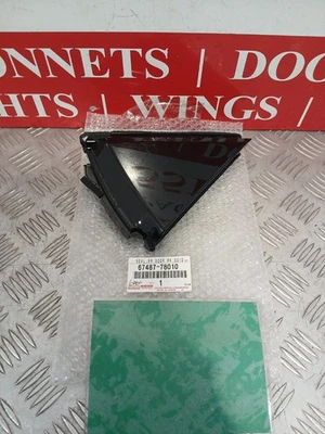 NUEVO OEM LEXUS NX300H CUARTO TRASERO DERECHO CRISTAL ESQUINA MOLDURA 2014-2021 67487-78010 Foto 1 de 4