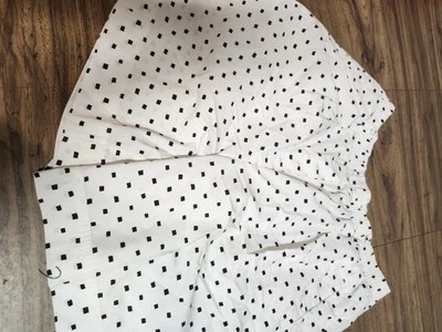 Vintage Womens Koret Shorts Size Xl White With Black Squares - Image 1 of 4