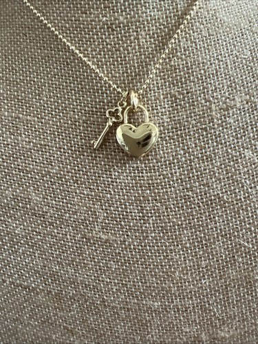 UNDERCOVER Collana con ciondolo Victoria's Secret chiave per cuore tono oro