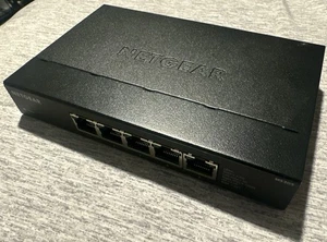 NETGEAR 5-Port Multigig (2.5G) Ethernet Unmanaged Switch (MS305) - Picture 1 of 2