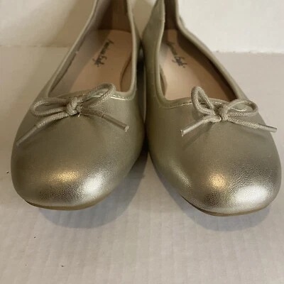 American Eagle Mujer Plano Dorado Talla 9 Foto 1 de 4