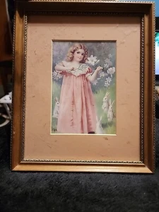 Antiguo Vestido Victoriano Enmarcado Niña En Rosa Litografía Pintura - Imagen 1 de 6