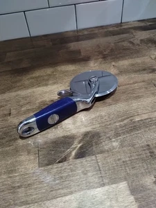 KitchenAid Profi Großer Pizzaschneider 18/8 Rad Schwerlast Scharf Blau - Bild 1 von 5