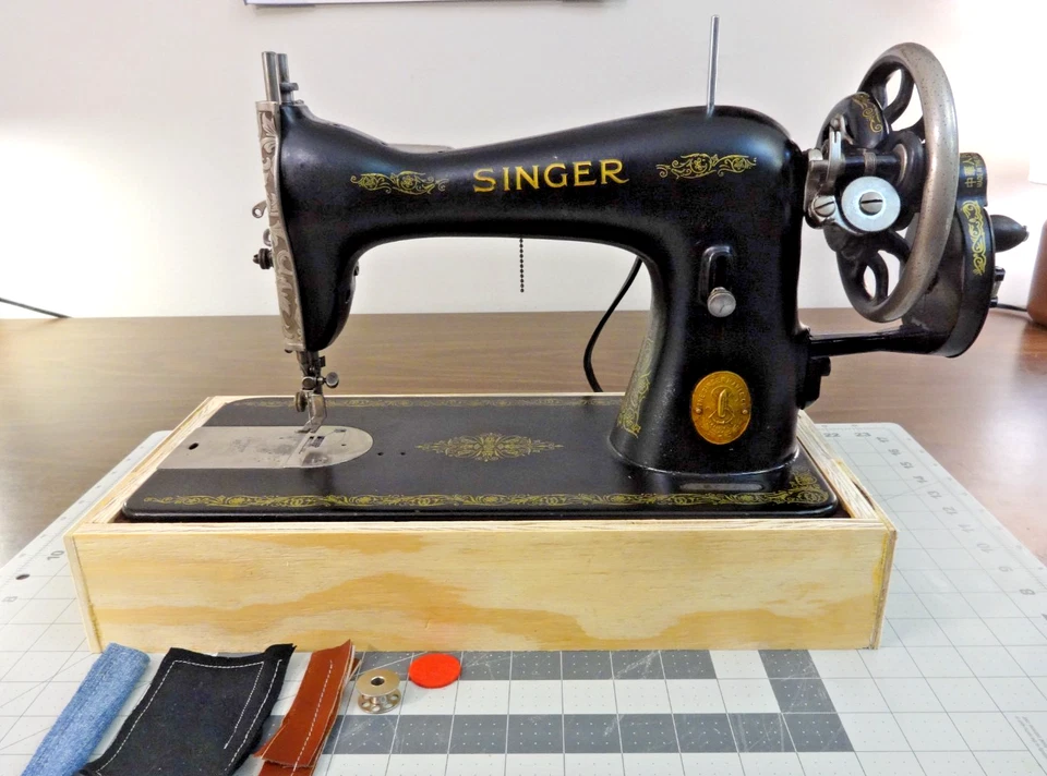 SERVICIADO - 1916 CANTANTE 15 máquina de coser manivela - cuero, mezclilla Foto 1 de 4