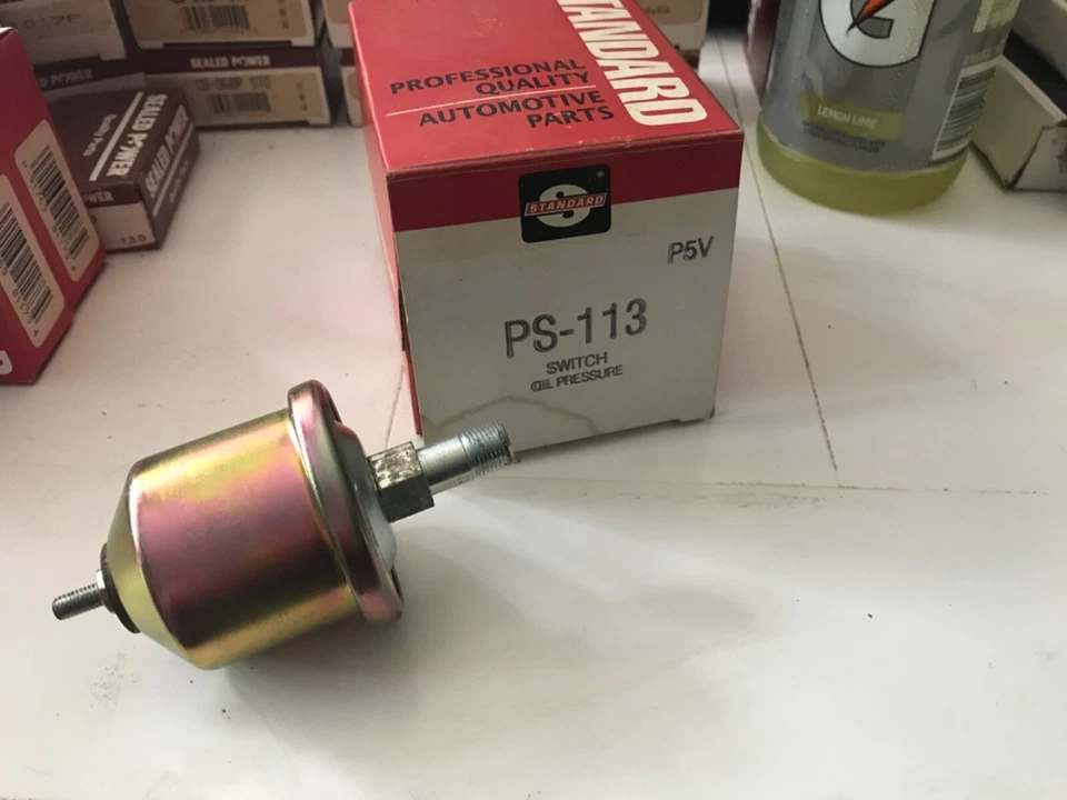PS113 OIL PRESSURE SENDING UNIT 57-80 IHC 86-87 DODGE TRUCK 60-64 CHRYSLER DODGE - Image 1 of 1