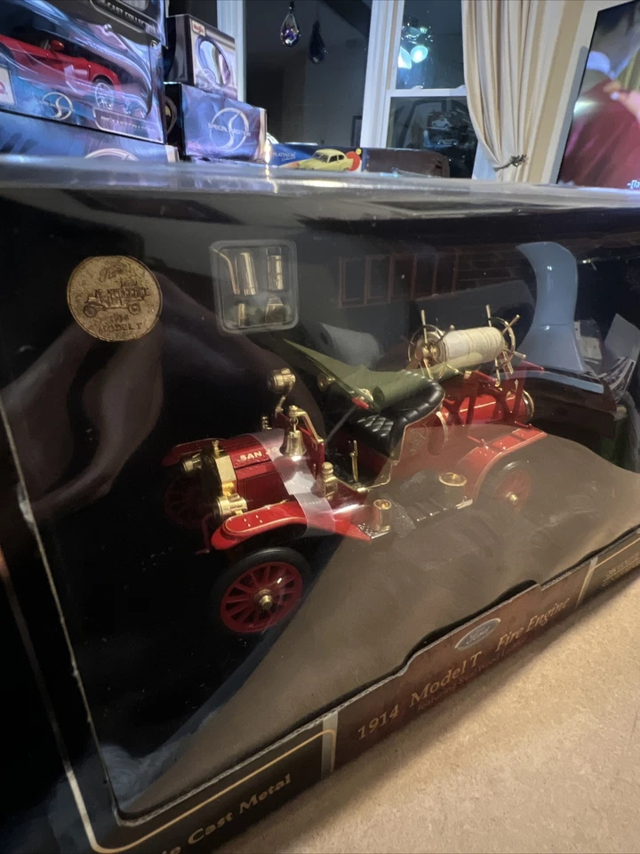 Ford Modelo T Fire Engine Red Signature 1:18 1914 Road Signature Series Nuevo en caja Foto 1 de 4