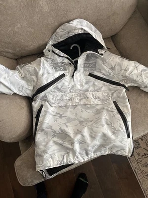 White ride rich jacket includes padding - Image 1 of 3
