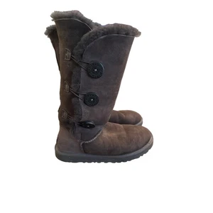 Botas con botones UGG marrón para mujer. Talla 7 - Imagen 1 de 5