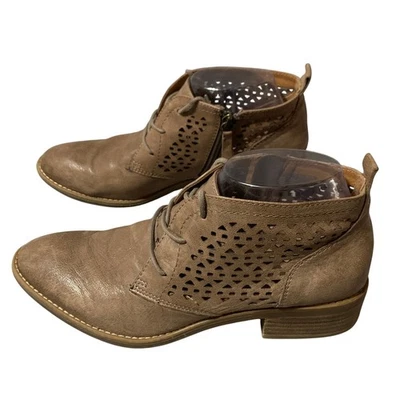 Botas al tobillo Comfortiva para mujer talla 9 M corte láser cuero topo con cordones cremallera lateral Foto 1 de 4