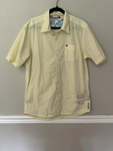 Quiksilver Embroidered Shirt Mens XL Yellow Short Sleeve Lightweight Button Up - Afbeelding 1 van 9