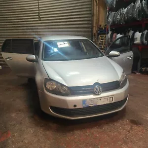 VW GOLF MK6 1.6TDI CAY BREAKING GEARBOX LHW 5SP MANUAL SILVER LA7W 2010 - Picture 1 of 6