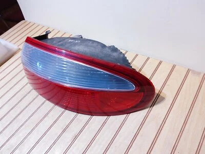 LUZ TRASERA DAEWOO LANOS HATCHBACK LADO DEL PASAJERO FABRICANTE ORIGINAL 1998,1999,2000 Foto 1 de 4