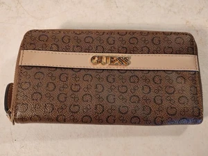 Cartera GUESS Grande Imitación Mediana Beige Muñequera Cremallera Dorada Ellison Cremallera Alrededor - Imagen 1 de 4
