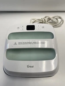 Cricut Easy Press 2 CHP180B2 (9" x 9") Heat Press - Picture 1 of 5