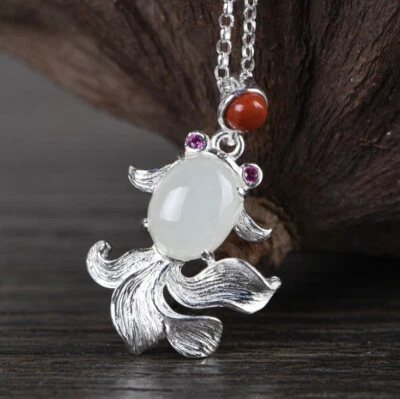 I05 Anhänger mit Kette Fisch aus weißer Jade Silber 925 roter Achat Kristalle - Bild 1 von 4