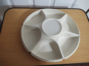 Tupperware Serving Center Set/Chip & Dip - 4 pieces Almond Beige Vintage  - Picture 1 of 4