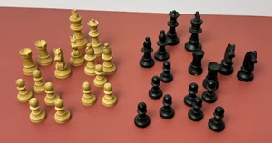 Juego de ajedrez de madera vintage en caja de madera 32 piezas en total - Imagen 1 de 6