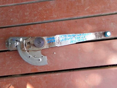 Plymouth Duster 1974 regulador de ventana de puerta izquierda fabricante de equipos originales Dodge Dart 71 72 76 75 76 Foto 1 de 4