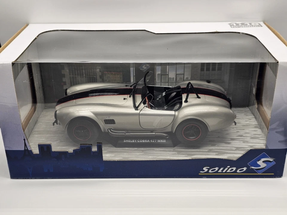 Shelby Cobra 427 Mk2 Argento 1:18 Solido In Box - Immagine 1 di 3