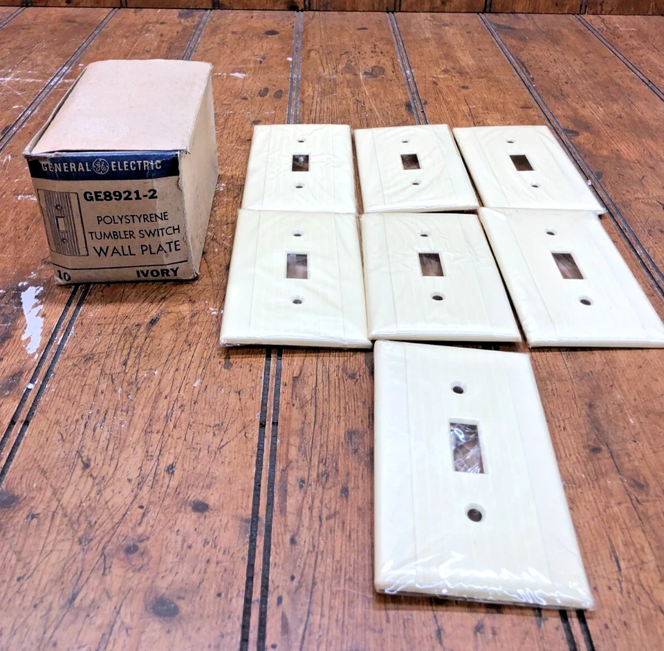 7 placas de tampa de interruptor com nervuras vintage Art Deco marfim GE8921-2-Novo estoque antigo - Imagem 1 de 1