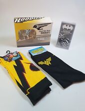 DC COMICS Batman Arrow Flash Merchandise Paket Socken Schlüsselanhänger Figur
