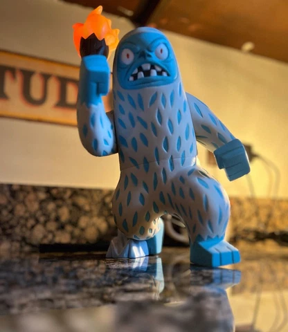 Gama Go Yeti Gama-Go 2008 Tim Biskup Vinyl Art Toy 11" Tall Nice 12" Window Box Cover
