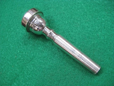 Boquilla trompeta Yamaha 16C4 - Excelente estado usada Foto 1 de 4