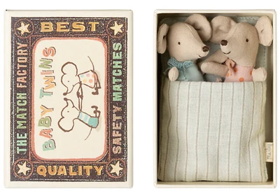 NEU Maileg Baby Zwillingsmäuse im Ruhestand in Streichholzschachtel Maus Babys Miniatur Spielzeug Spielzeug - Bild 1 von 3