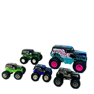 MONSTER JAM *GRAVE DIGGER* MONSTER TRUCK Lot of 5 1:64 & 1:24 - HOT WHEELS - Picture 1 of 19