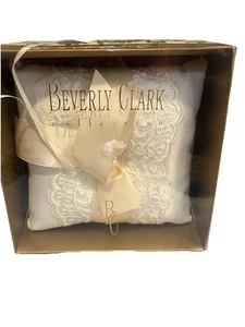 Beverly Clark collection chantilly lace pillow ivory ring pillow wedding new - Picture 1 of 13
