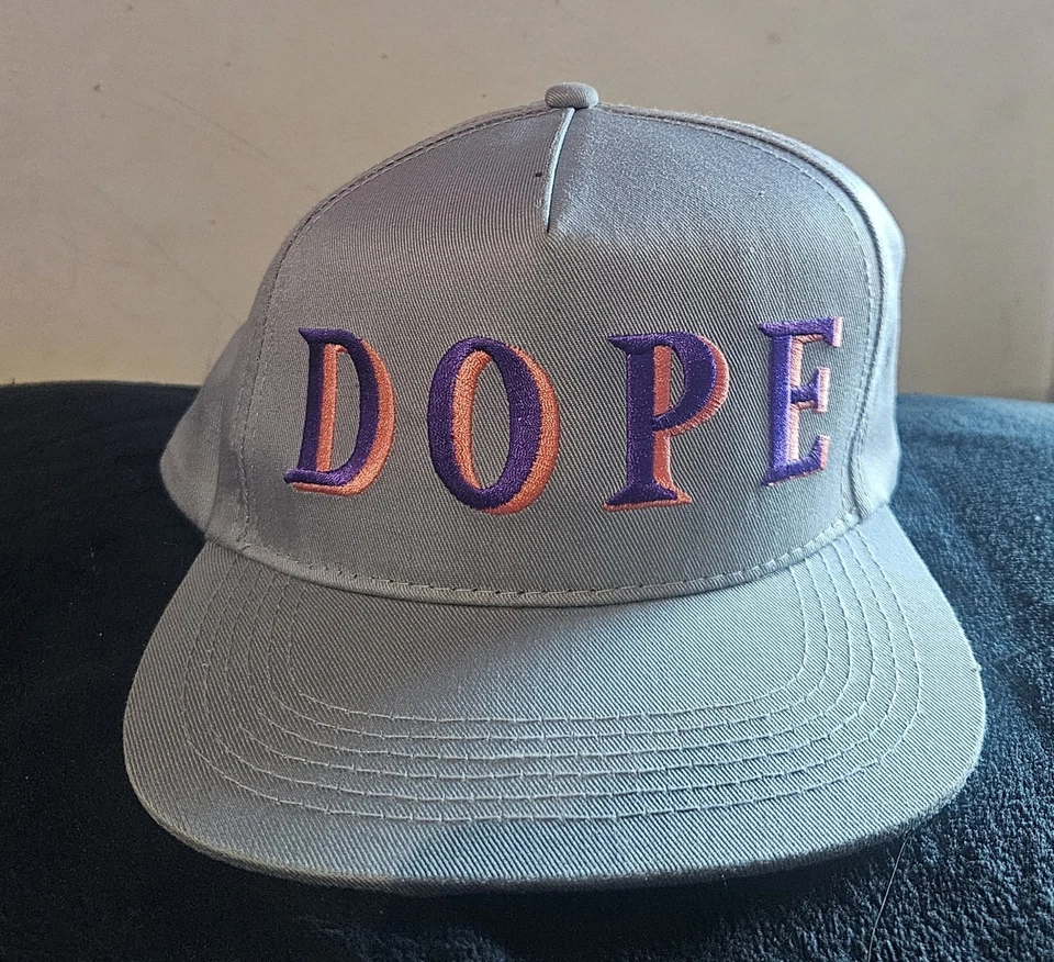 Gorra DOPE Snap Back Gris Púrpura Rosa Ajustable Bordada Foto 1 de 2