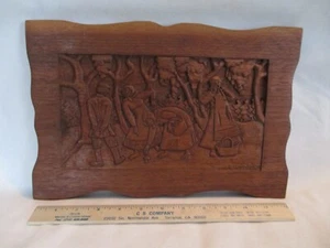 Vintage Europäische Volkskunst Relief Schnitzerei Polen Pilze pflücken in Holz - Bild 1 von 5