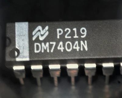 5 X DM7404N Hex inverter 14-DIP National semiconductor 7404 through hole pin
