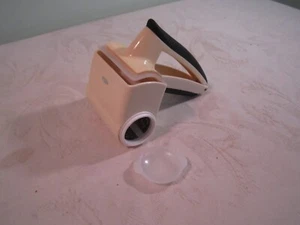 Grattugia OXO - Strumento per griglia da cucina in plastica con manovella - Foto 1 di 9
