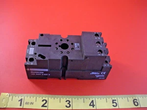 Telemecanique RUZSC2M Presa Relè 12a 250v 2.5kV 8 Pin Schneider Nuovo Nnb - Foto 1 di 3