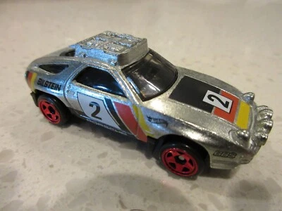 Coche de carreras de juguete fundido a presión Zamac serie plateada Safari Porsche 928S 2025 Hot Wheels Foto 1 de 4